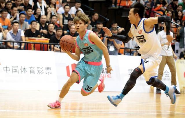 參加2015年武漢籃球城市超級聯賽決賽的李文峻