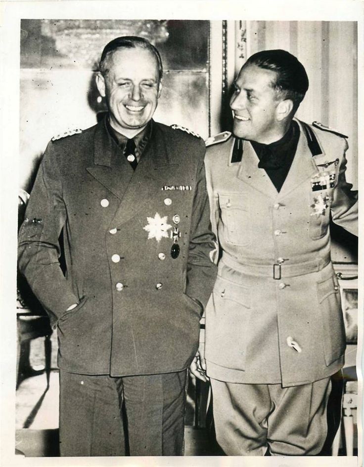 里賓特洛甫(左)與齊亞諾伯爵