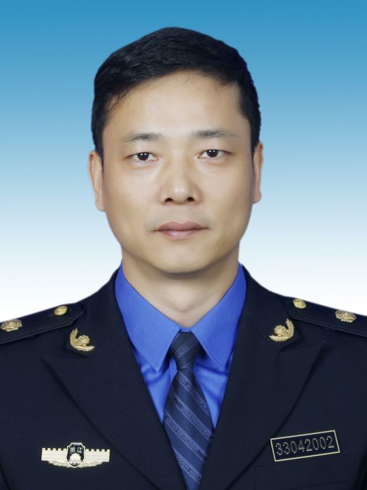 李小強(浙江省湖州市南潯區綜合行政執法局黨組副書記、副局長) 李小強(浙江省湖州市南潯區綜合行政執法局黨組副書記、副局長)