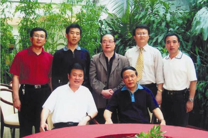 萬伯翱、郭新平等在北京制定研究方案。