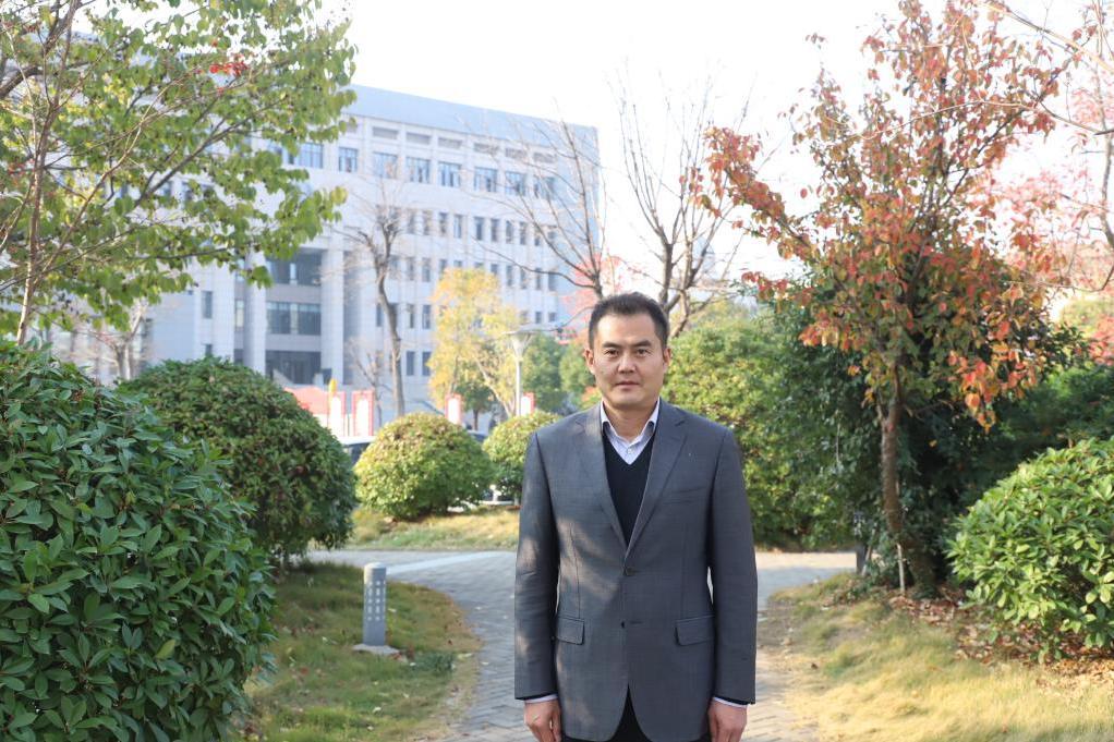 吳巍(江蘇省鄭集高級中學黨委委員、副校長) 吳巍(江蘇省鄭集高級中學黨委委員、副校長)