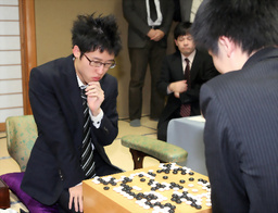 井山裕太在第34期名人戰七番棋決賽第五局
