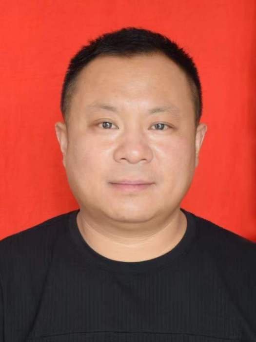 龔平(湖北省襄陽市老河口市洪山嘴鎮黨委宣傳委員、副鎮長,梨花湖風景名勝區黨工委委員、管委會副主任) 龔平(湖北省襄陽市老河口市洪山嘴鎮黨委宣傳委員、副鎮長,梨花湖風景名勝區黨工委委員、管委會副主任)