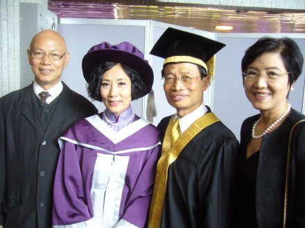 汪明荃獲頒香港演藝學院榮譽學位