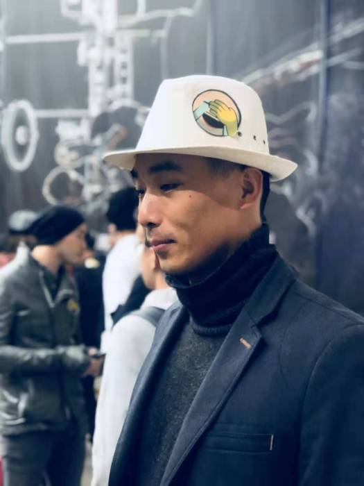 李皓(中國美術家協會會員) 李皓(中國美術家協會會員)