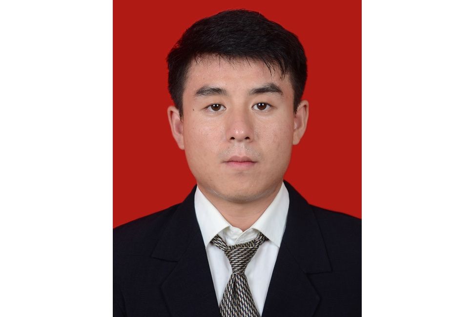 向坤(湖南省張家界市菸草公司黨支部第一書記) 向坤(湖南省張家界市菸草公司黨支部第一書記)