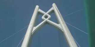 汽車下穿港珠澳大橋中國結橋塔