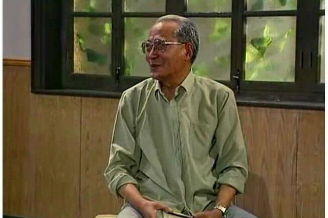 鄭千里(情景喜劇《我愛我家》中的角色,由張瞳飾演。) 鄭千里(情景喜劇《我愛我家》中的角色,由張瞳飾演。)