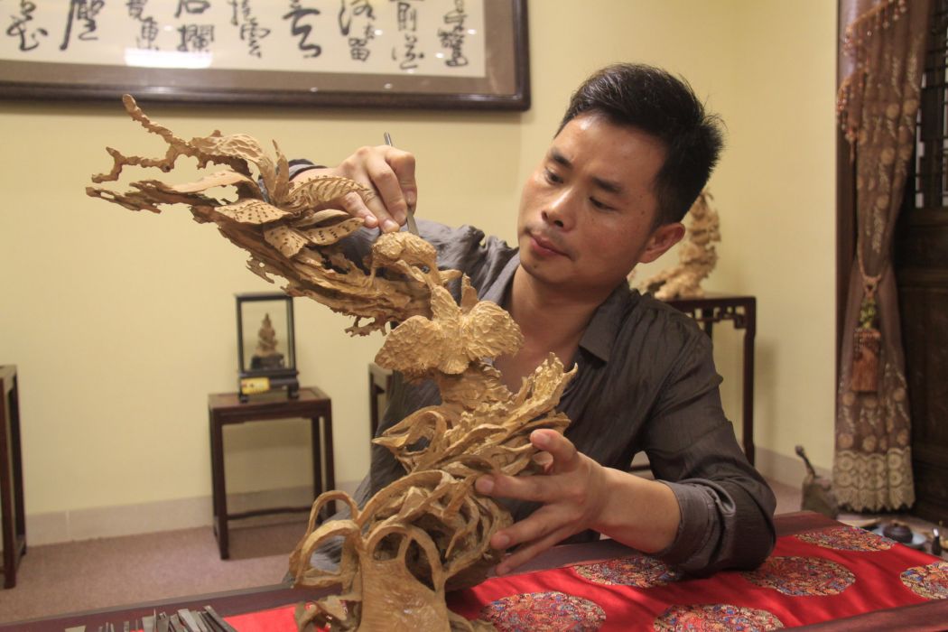 王啟瑞(福建省工藝美術大師) 王啟瑞(福建省工藝美術大師)