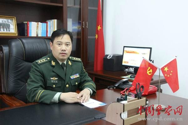 謝仁軍(中國人民武裝警察部隊廣西壯族自治區邊防總隊龍邦邊防檢查站政治委員) 謝仁軍(中國人民武裝警察部隊廣西壯族自治區邊防總隊龍邦邊防檢查站政治委員)
