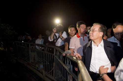 總理溫家寶抵達雲南昭通地震災區
