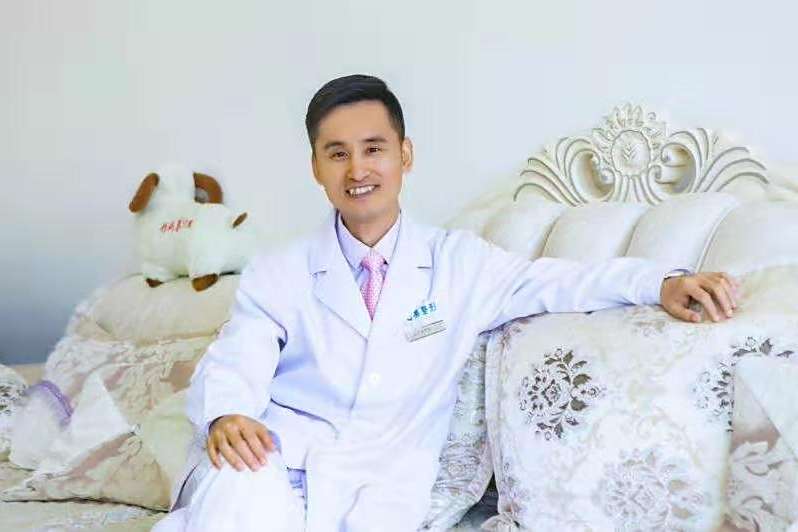 張上海(中國整形外科醫生,醫療機構管理者) 張上海(中國整形外科醫生,醫療機構管理者)