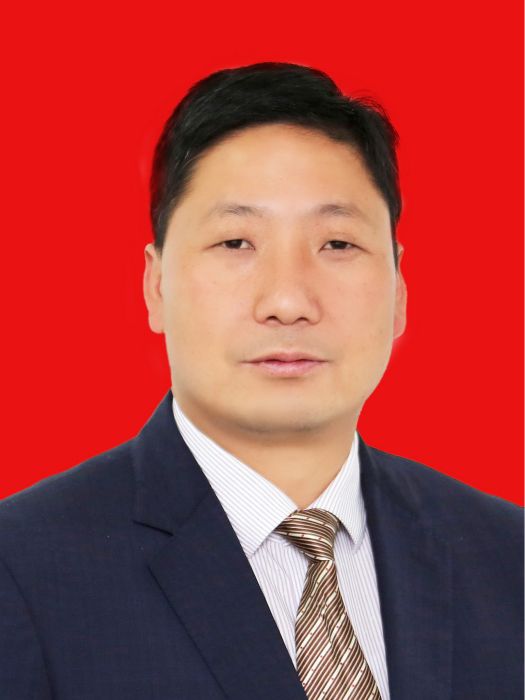 許定華(貴州草海國家級自然保護區黨工委委員、管委會副主任,草海鎮黨委書記、兼任人民武裝部政治教導員) 許定華(貴州草海國家級自然保護區黨工委委員、管委會副主任,草海鎮黨委書記、兼任人民武裝部政治教導員)