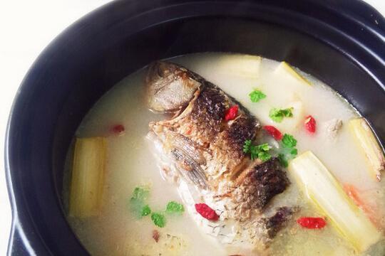 青菜鯽魚煲