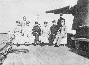 仲曦東將軍(右一)與美國海軍將領合影