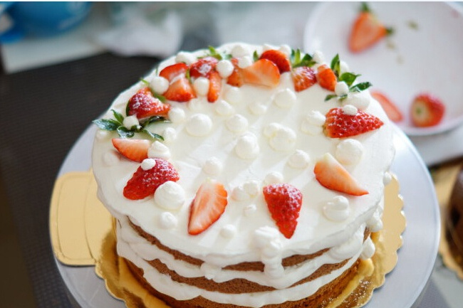 冬日草莓裸蛋糕