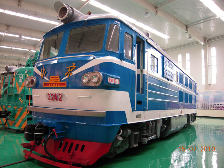 保存在瀋陽鐵路陳列館的北京型3242號機車（改號車）