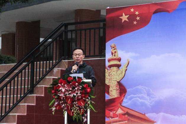 包強平(深圳市寶安中學黨委副書記) 包強平(深圳市寶安中學黨委副書記)