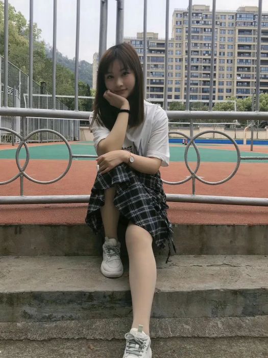 李玲艷(浙江省麗水市遂昌中學高三(6)班班主任) 李玲艷(浙江省麗水市遂昌中學高三(6)班班主任)