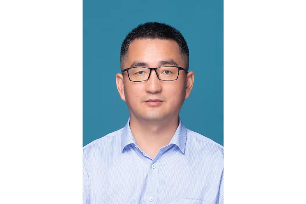 劉德龍(上海市寶山區委宣傳部副部長、區政府新聞辦主任) 劉德龍(上海市寶山區委宣傳部副部長、區政府新聞辦主任)