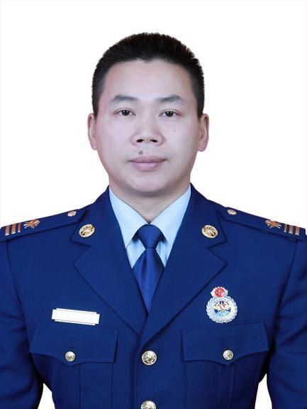 方瑜(浙江省舟山市消防救援支隊海天大道特勤站站長助理,三級消防長消防救援銜) 方瑜(浙江省舟山市消防救援支隊海天大道特勤站站長助理,三級消防長消防救援銜)