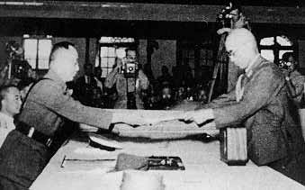 1945年9月9日，中國接受日本遞交的投降書