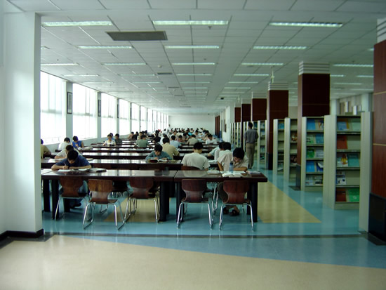 二樓中文閱覽室
