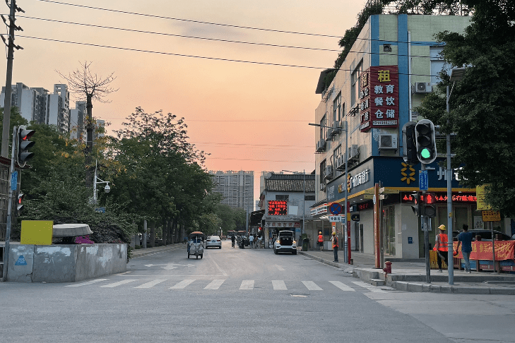 育賢路(廣州市荔灣區的一條市政道路) 育賢路(廣州市荔灣區的一條市政道路)