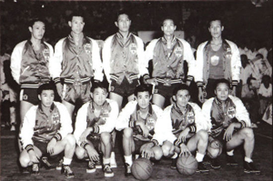 1948年倫敦奧運會，中國男籃全家福