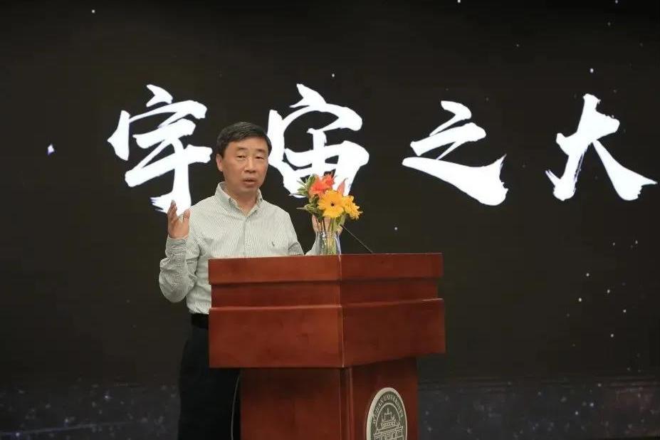 趙江南(武漢大學電子信息學院電子科學與技術系教授) 趙江南(武漢大學電子信息學院電子科學與技術系教授)