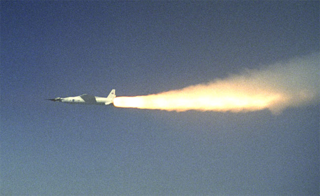 剛點燃了飛馬座火箭的X-43A實驗機