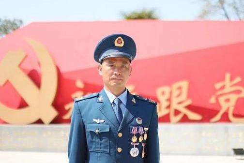 曾華榮(東部戰區空軍航空兵某團原高級軍士) 曾華榮(東部戰區空軍航空兵某團原高級軍士)