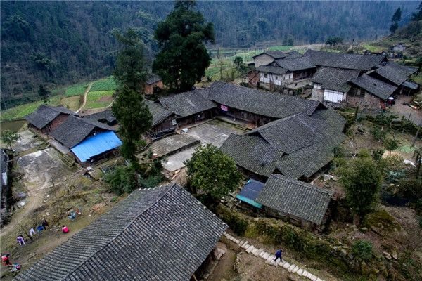 小龍潭村(昆明尋甸回族彝族自治縣下轄村) 小龍潭村(昆明尋甸回族彝族自治縣下轄村)