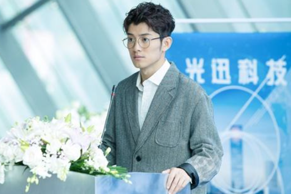 何兆偉 何兆偉