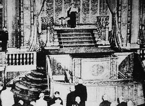 1945年8月14日，日本天皇裕仁宣布投降。