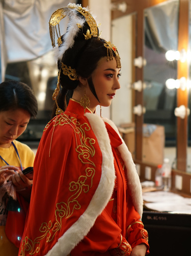 張羽萌(越劇演員) 張羽萌(越劇演員)