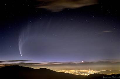麥克諾特彗星飛越智利上空