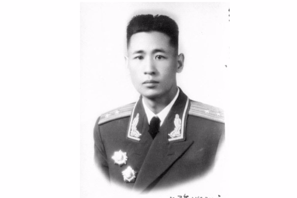 賈曉東(優秀軍事指揮員) 賈曉東(優秀軍事指揮員)