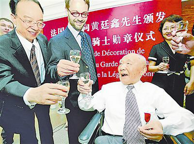2006-7-5黃廷鑫與法國駐上海總領事薛翰