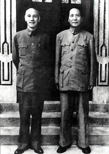 在重慶與毛澤東合影（1945年）