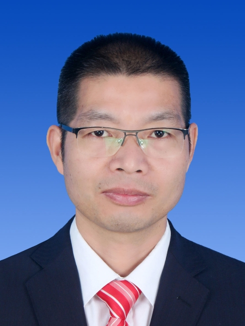 范鵬飛(浙江省麗水市青田縣海口鎮人大副主席、三級主任科員) 范鵬飛(浙江省麗水市青田縣海口鎮人大副主席、三級主任科員)