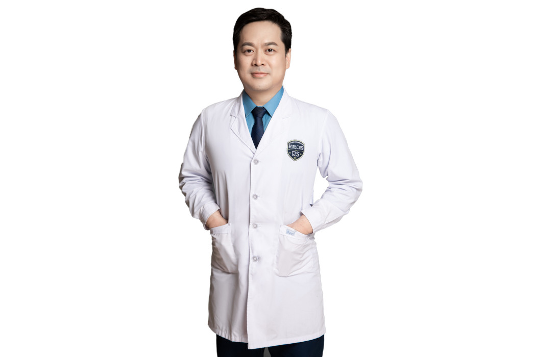 李翔(北京勁鬆口腔醫院正畸院長) 李翔(北京勁鬆口腔醫院正畸院長)