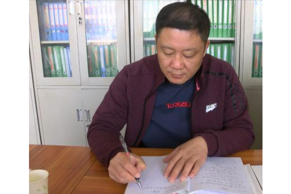 閆振(河南省菸草公司開封市公司群團科科長) 閆振(河南省菸草公司開封市公司群團科科長)