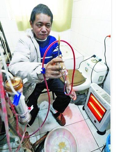 胡頌文(江蘇海安自助透析13年的尿毒症男患者) 胡頌文(江蘇海安自助透析13年的尿毒症男患者)