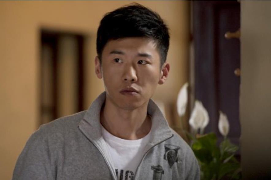 崔偉(家庭親情劇《我的左手右手》中的角色) 崔偉(家庭親情劇《我的左手右手》中的角色)