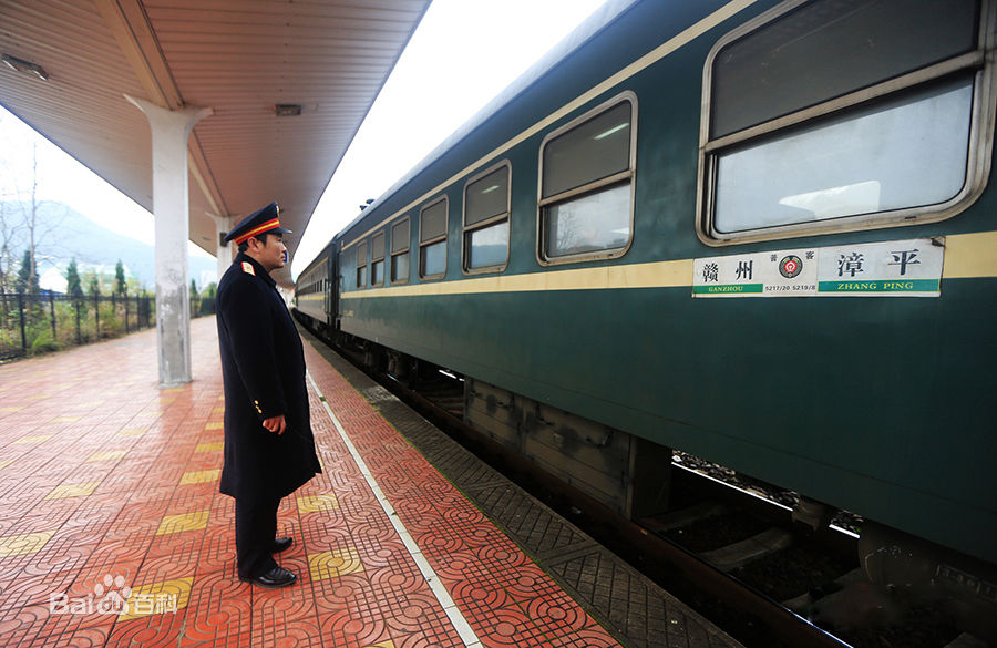 漳平站客運列車發車