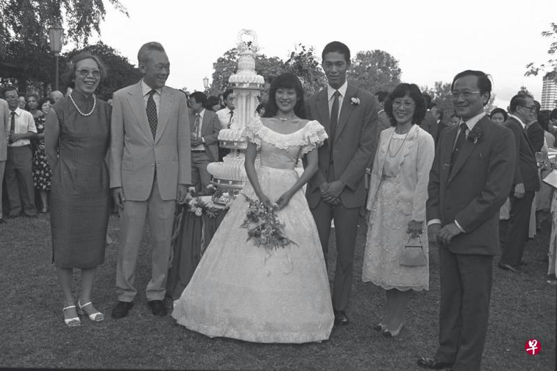1981年7月18李光耀與夫人柯玉芝出席幼子李顯揚與林學芬的婚禮。