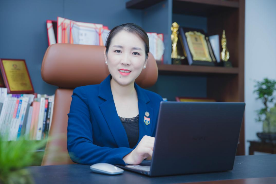 李麗婷(培訓講師、禮儀專家) 李麗婷(培訓講師、禮儀專家)