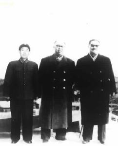 1961年，黃朝天陪同羅榮桓、賀龍在普陀山