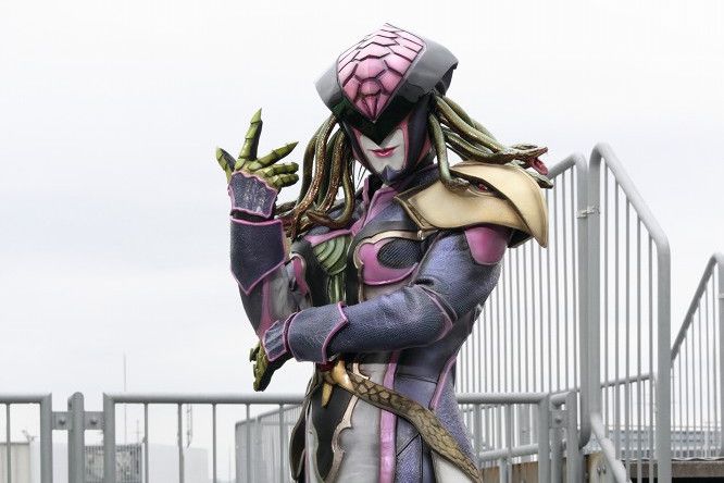 美杜莎(日本特攝劇《假面騎士Wizard》中的怪人) 美杜莎(日本特攝劇《假面騎士Wizard》中的怪人)